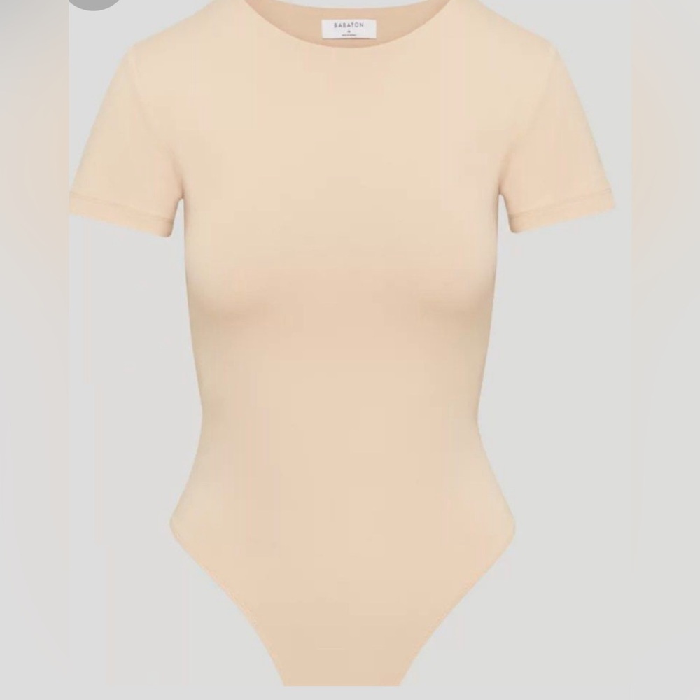 Aritzia Babaton Contour Crew Shortsleeve Bodysuit in Warm Sand